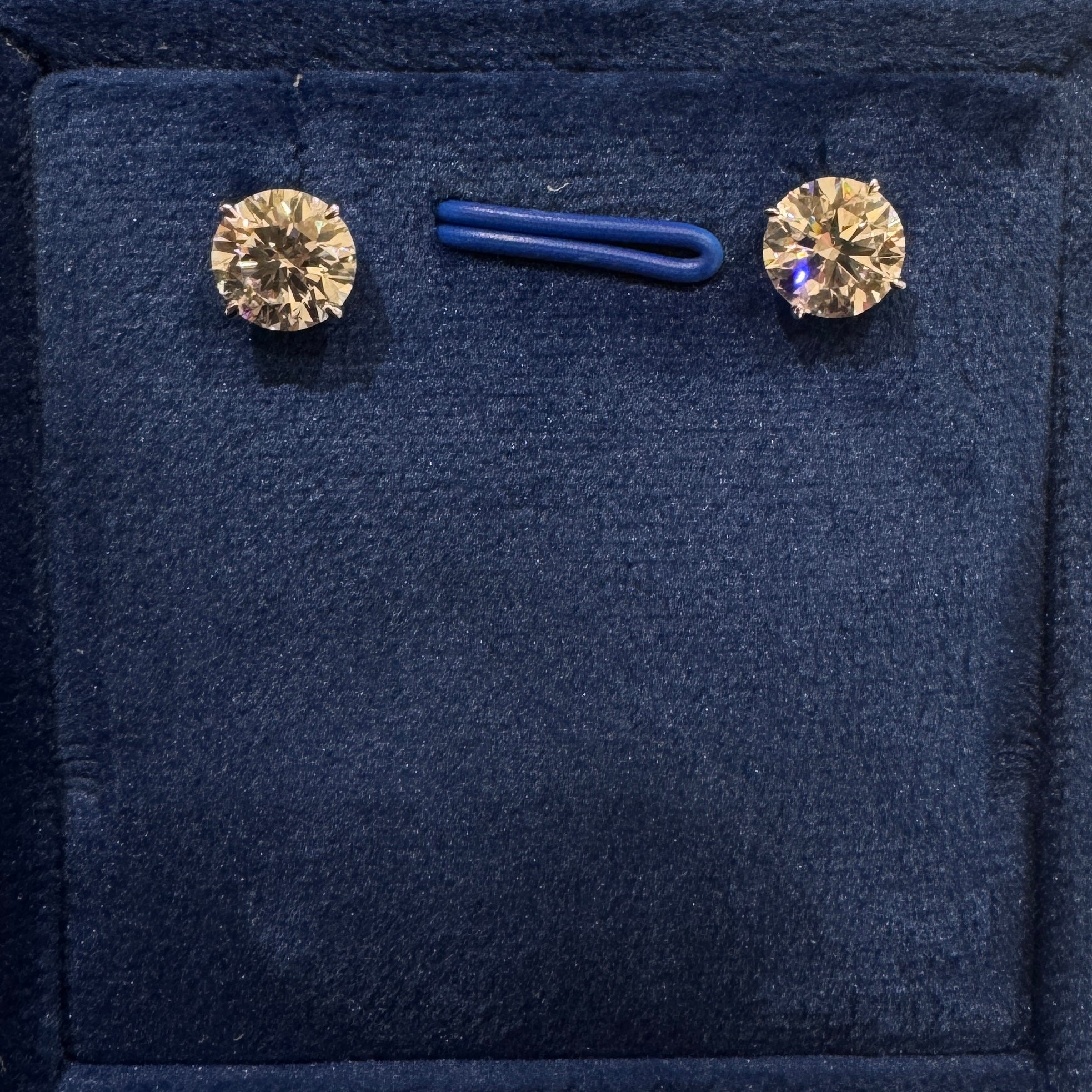 1ct Round Solitaire Stud Earrings